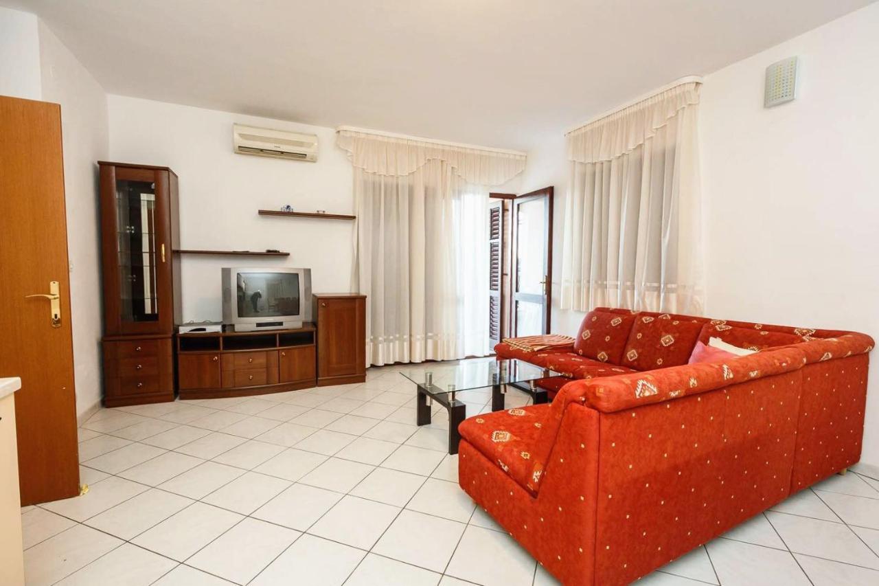 Apartments By The Sea Mastrinka, Ciovo - 4836 Trogir Kültér fotó